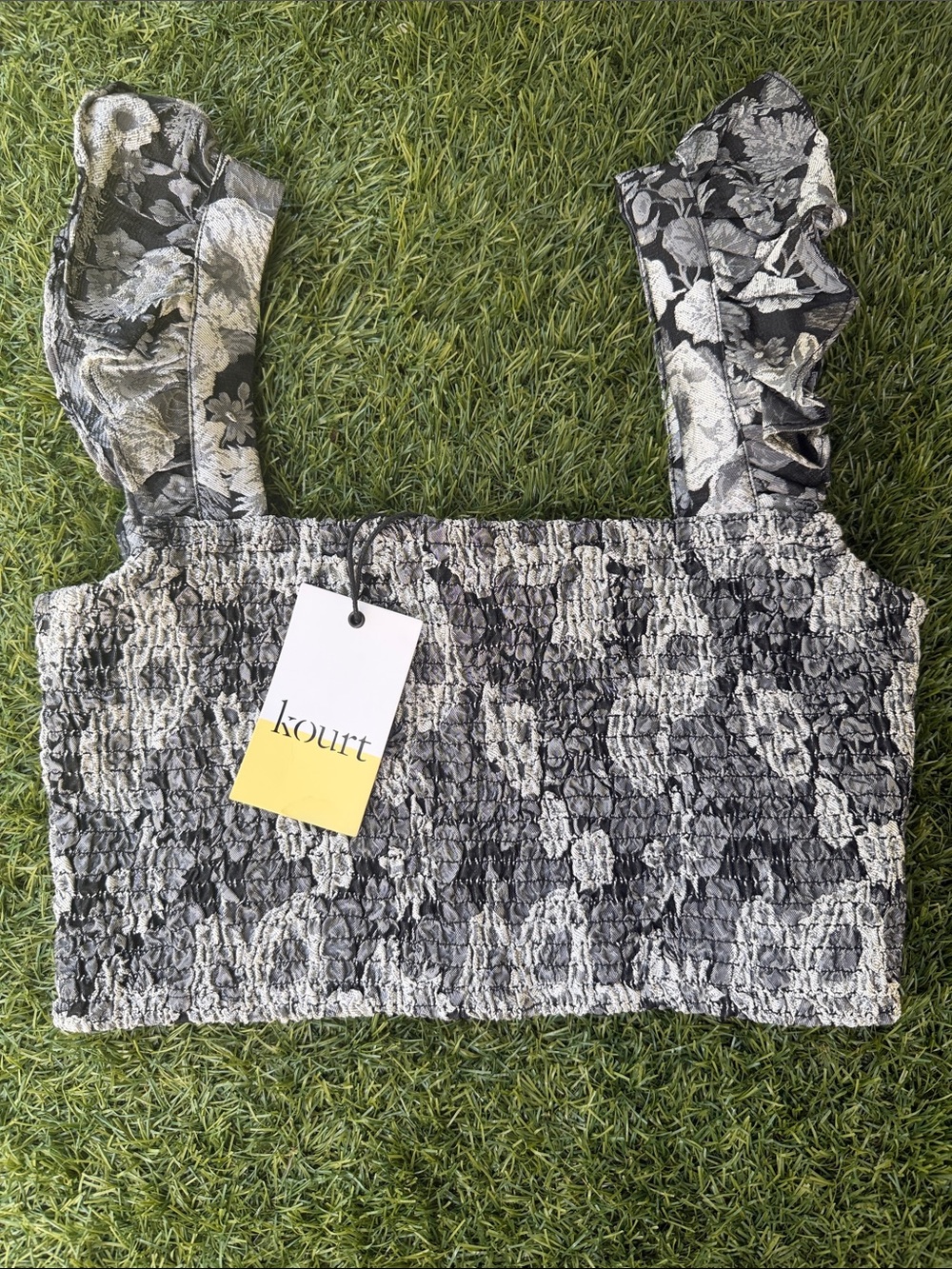 Kourt Medium Black Gray Floral Smocked Ruffle Strap Crop Top NWT - Picture 2 of 9